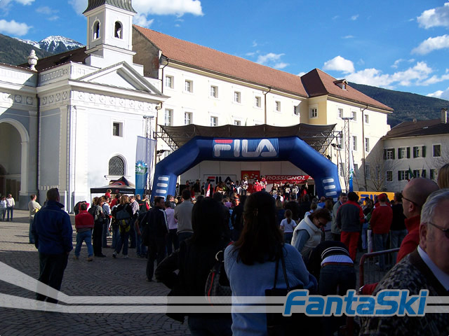 Il palco FILA in piazza