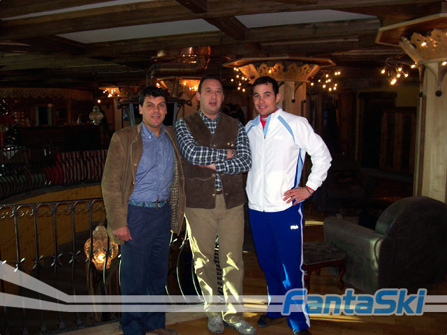 Luca Novara, il Direttore del Gran Hotel Sestriere, tra Giorgio Rocca e un responsabile della struttura alberghiera