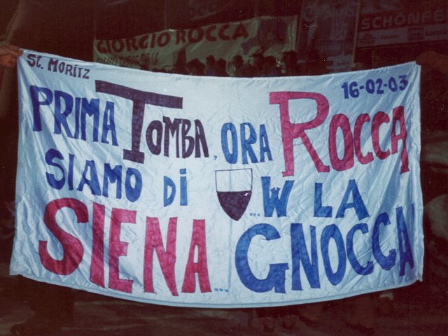 Tifosi senesi di Rocca con il mitico striscione del bronzo di St. Moritz