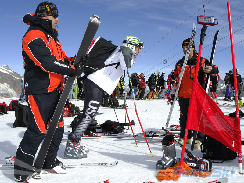 Bode Miller con i service head prepara 
l'allenamento