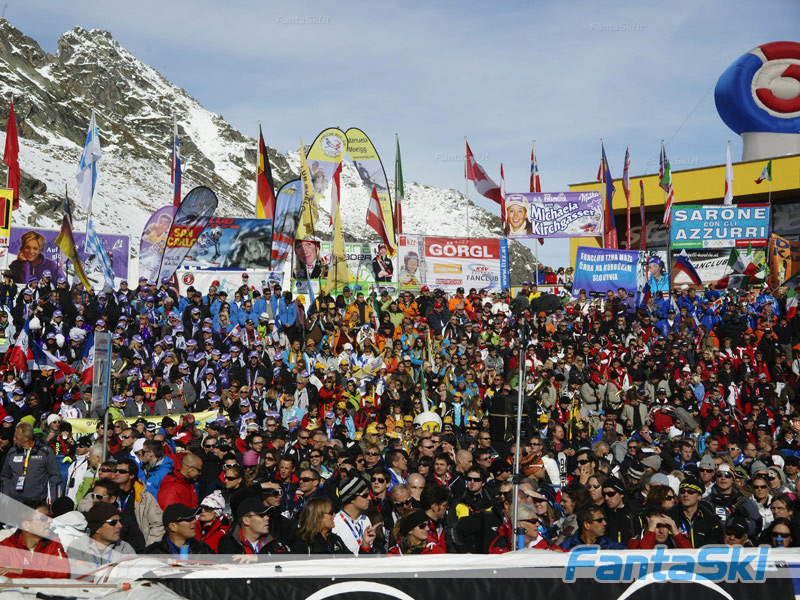 la tribuna fans in tutto il suo splendore