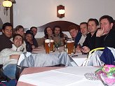 Foto di gruppo in pizzeria