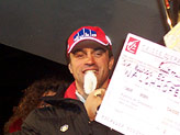 Kristian Ghedina con il "capriolo" nel piumino felice alla premiazione per il 2° posto