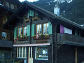 Caratteristica casetta delle alpi svizzere