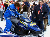 Valentino Rossi scalda il motore della sua Yamaha da neve