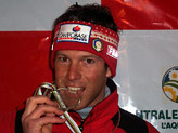Walter Girardi con la medaglia della leaderschip di SuperG di Coppa Europa
