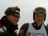 Il vincitore del primo gigante FIS Romed Baumann con il suo allenatore