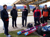 Gli slalomisti appena sbarcati a Ushuaia: da sin. Zardini, Cornetti, Thaler, Luzzo, Deville e Unterpergher