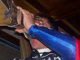 Ancora il Blardo che beve dal trofeo!