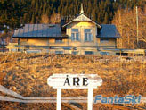 Un vecchio cartello di Aare alla stazione ferroviaria sul lungolago