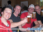 Max Blardone e i suoi fans al ristorante italiano ad 
Adelboden