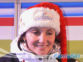 La francese Marie De Leymarie e l'immancabile cappello natalizio