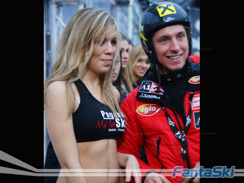 Hirscher felice per il pettorale o per la ragazza?