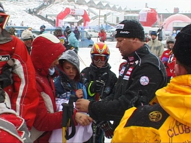 Steff fima gli autografi