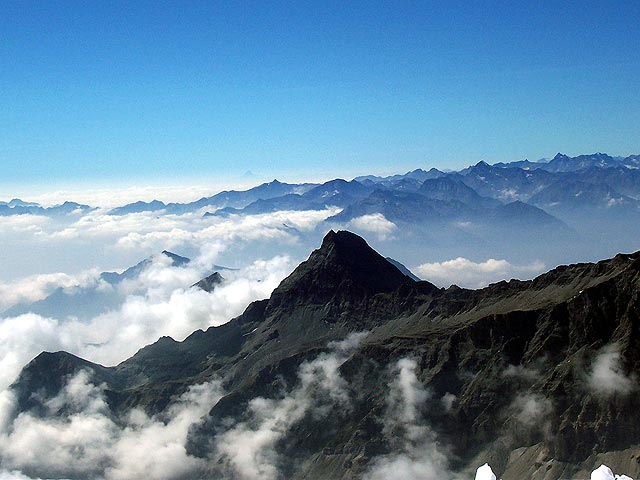 Suggestiva cartolina dalle cime del Cantone Vallese