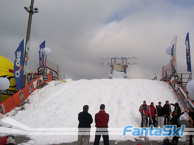 La pista con neve riportata