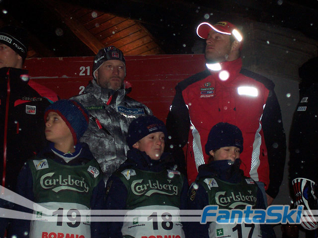 Lasse Kjus e Patrick Staudacher all'estrazione dei pettorali in piazza del Kuerc