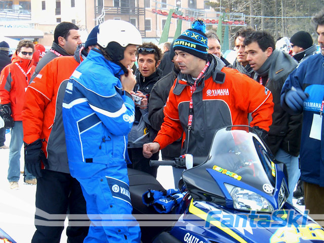 Vale "The Doctor" Rossi si appresta a motociclettare