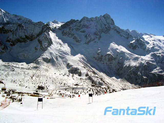 Il gigante sulla Serodine-Cadì al Passo del Tonale, teatro delle gare di Coppa Europa