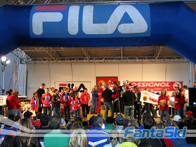 Gli atleti FILA premiano i giovanissimi