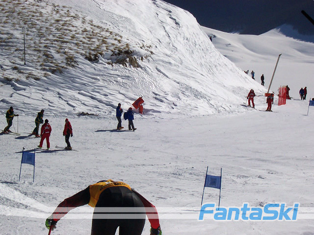 L’austriaca Andrea Fischbacher si lancia sulla pista Del Lupo