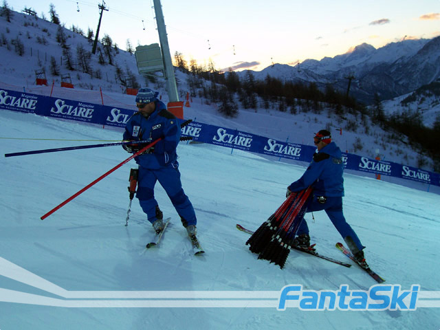 Ravetto e Carca con i pali da slalom 
