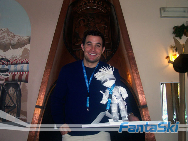 Giorgio Rocca con la Pigotta Unicef 