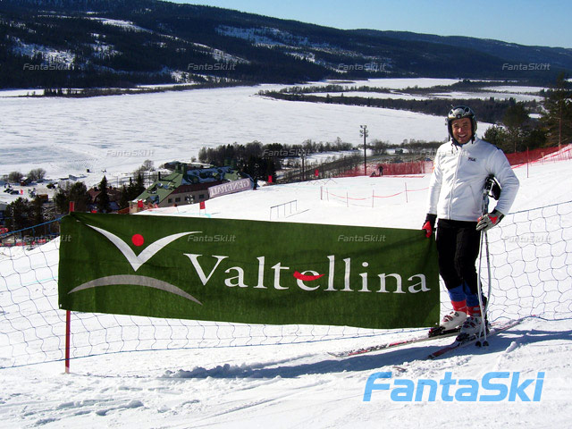 Valtellina sempre presente: Giorgio Rocca posa sulle nevi svedesi con il marchio della sua terra