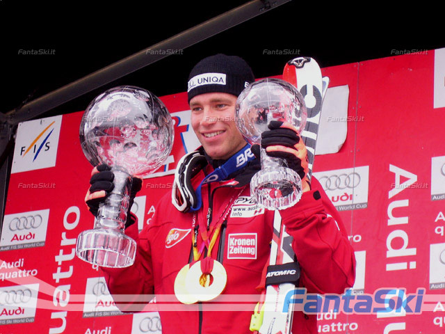 L’austriaco Benjamin Raich con la Coppa del Mondo generale, quella di gigante e con gli ori Olimpici di slalom e gigante: che annata!