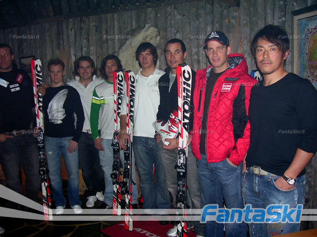 Atomic Racing Team: Svindal, 3 giovani finlandesi, Neureuther, Rocca, Raich, Minakawa