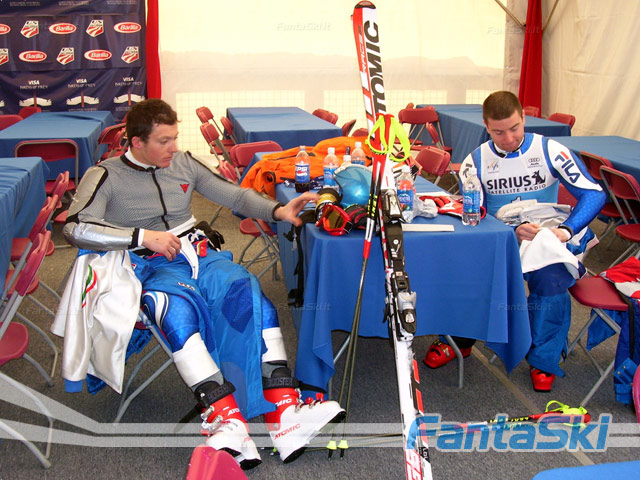 Blardone e Simoncelli prima della seconda manche nell’hospitality atleti