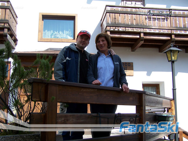 Locus con la signora Deflorian davanti al garnì di famiglia