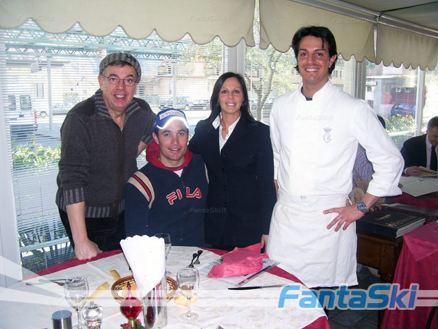 Lo staff dell’hotel-ristorante Eurossola di Domodossola 
con Giorgio Rocca
