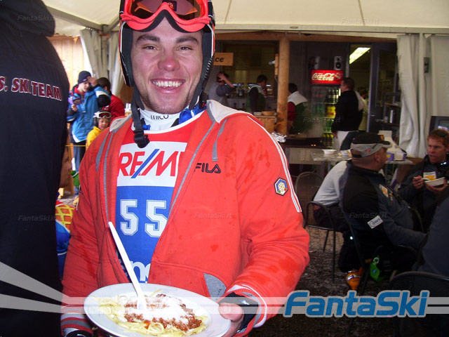 Lucas Senoner si rifocilla