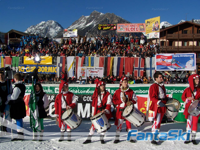 si prepara la festa del podio nel parterre di Bormio