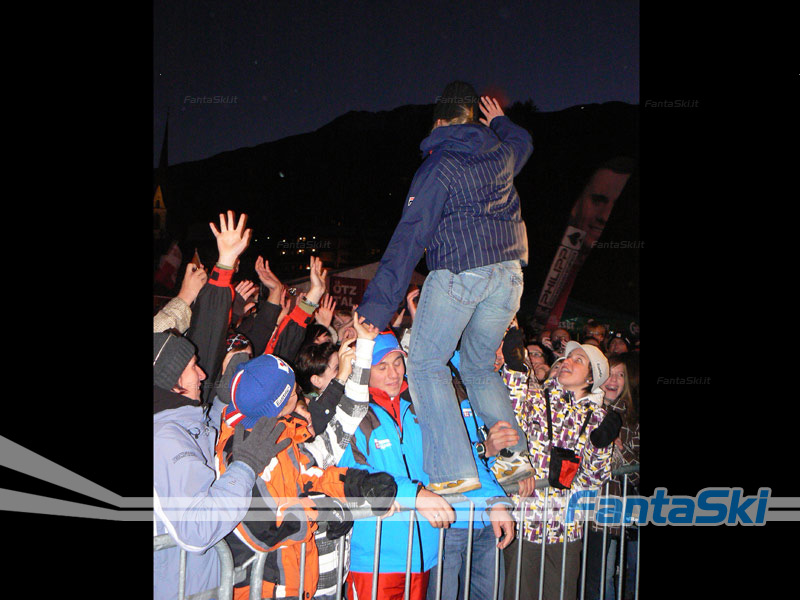 La festa è ancora di Denise