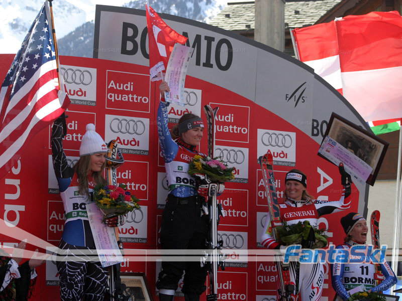 Fiori, bandieri e assegni per Kildow, Suter, Meissnitzer