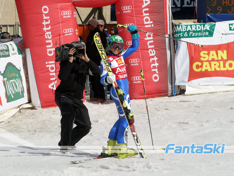 Denise Karbon, 8a al traguardo, saluta il pubblico bormino