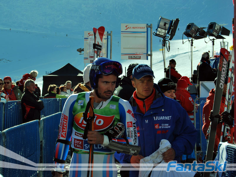 Grange scambia le prime impressioni con l'ex campione Joel Chenal, ora in forza alla squadra francese