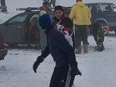 Uplegger inizia la battaglia a palle di neve