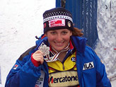 Elena Fanchini mostra soddisfatta la medaglia d'argento