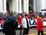 Alberto Tomba presiede le gare di tiro alla fune