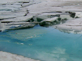 La neve sciolta ai piedi del ghiacciaio Presena