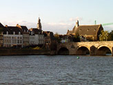 Il fiume che attraversa Maastricht