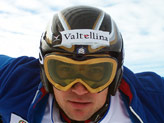 Bel primo piano di Giorgio Rocca con il nuovo sponsor, Valtellina