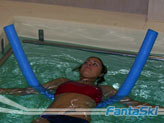 Irene Curtoni nella piscine della Physioclinic di Milano per curarsi un fastidioso mal di schiena