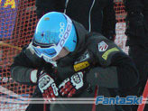 La statunitense Jessica Kelley scia col casco firmato Julia Mancuso