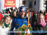 Innerhofer posa felice e premiato
